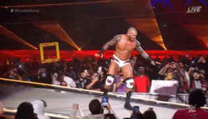 Randy Orton burlandose de la caida de Mandy Rose en WrestleMania 37