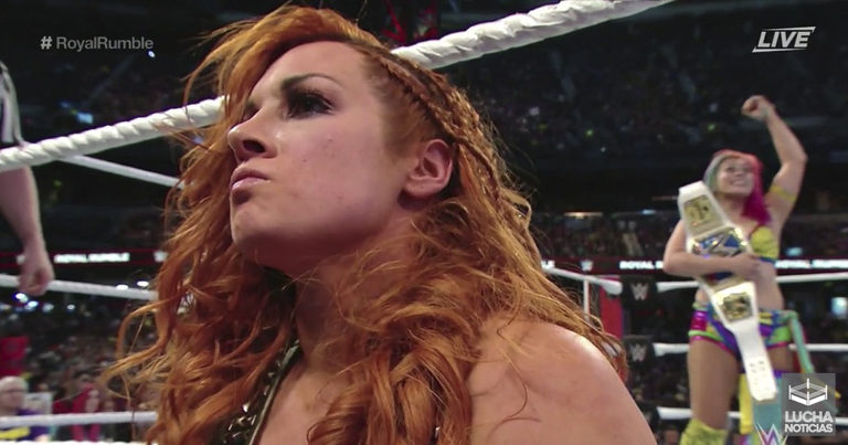 WWE ofrece contrato de varios años a Becky Lynch