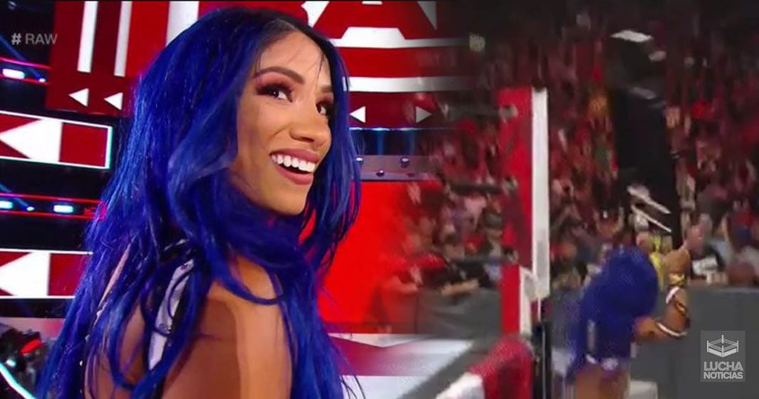 Sasha Banks regresa y aniquila a Becky Lynch