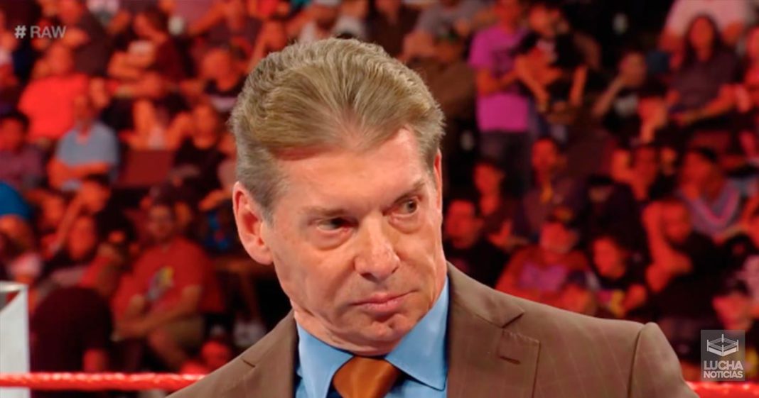 Vince McMahon no ve nada en Luke Harper
