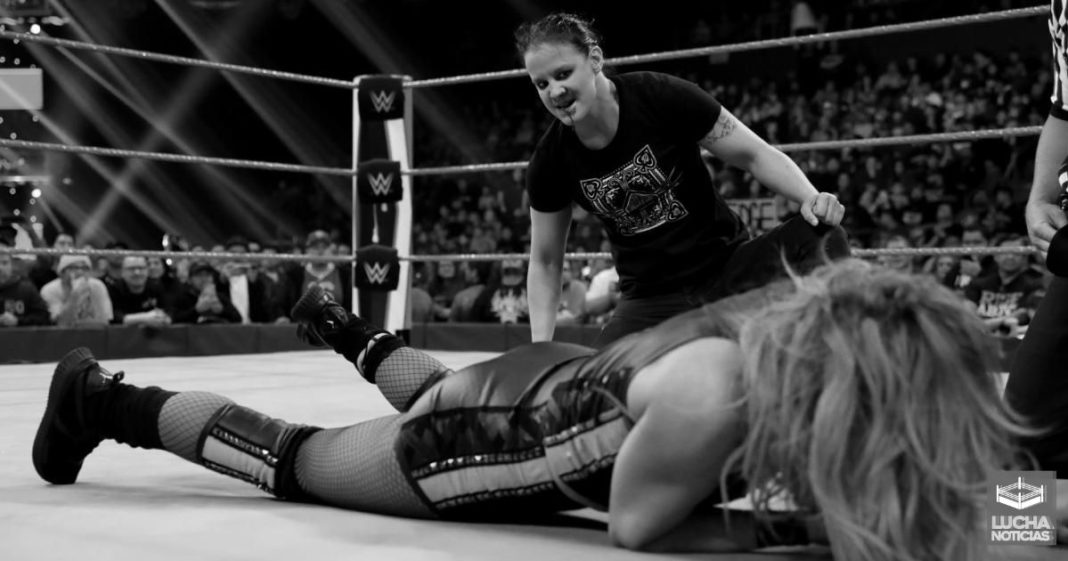 Shayna Baszler se inspiró en legendario luchador para morder a Becky Lynch