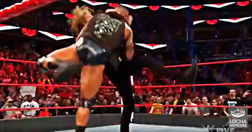 Edge ataca con furia y castiga a Orton con RKO en RAW