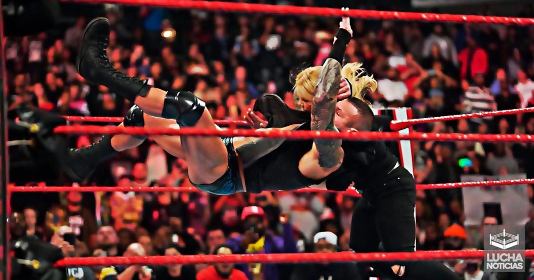 Randy Orton ataca a Beth Phoenix