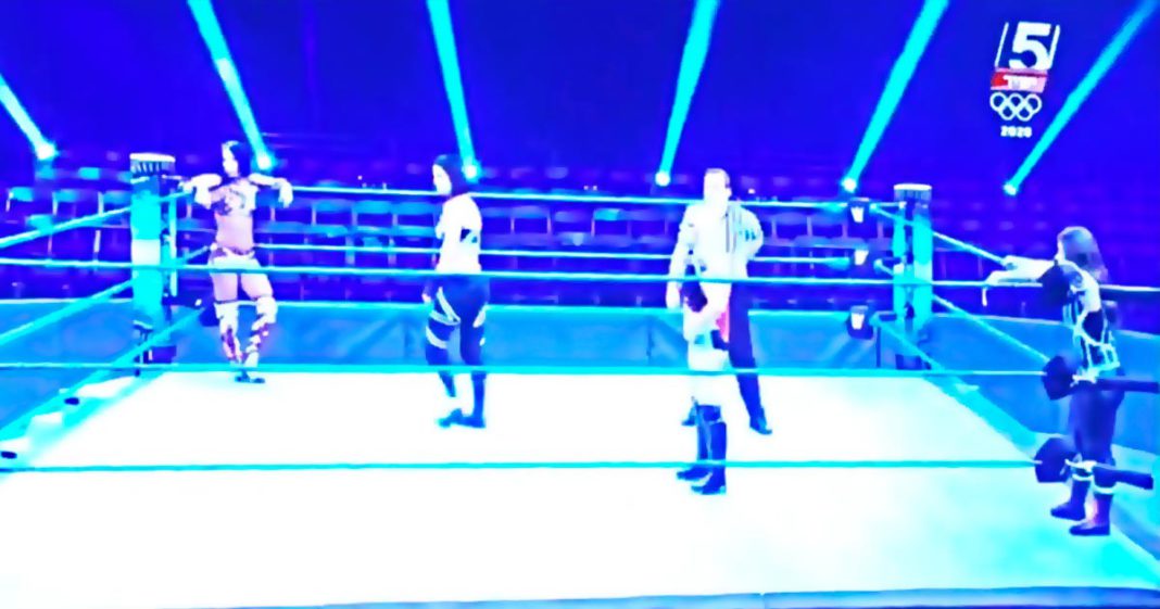 Superestrellas de SmackDown dejaban de luchar durante los comerciales