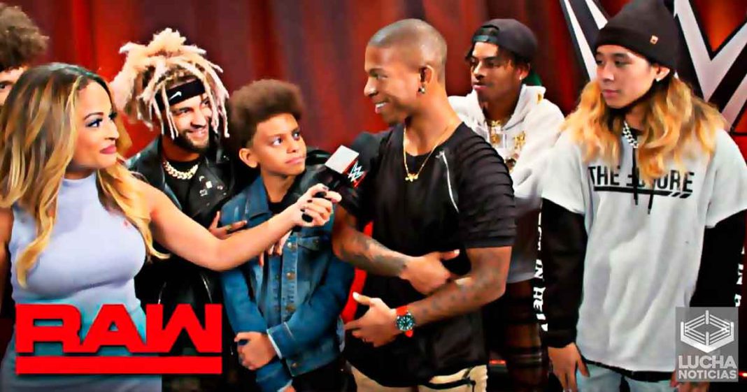 Ex luchador de WWE Lio Rush revela como le iban a prender fuego de niño