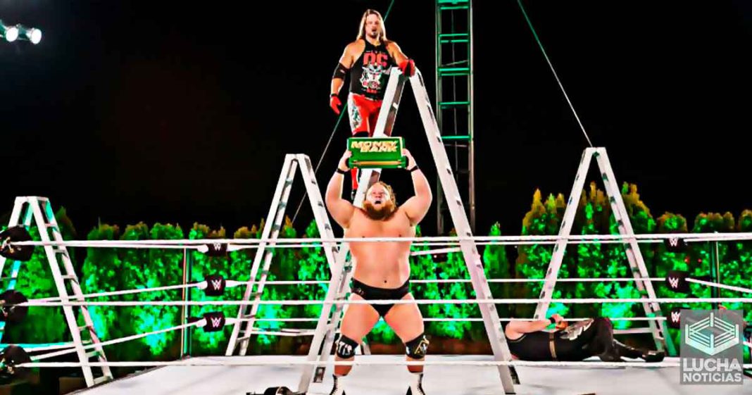 AJ Styles revela como se comparta Otis en privado