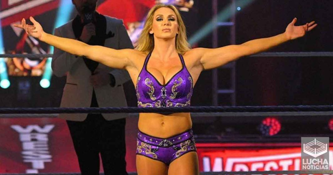 Charlotte Flair explica porque esta en Raw SmackDown y NXT