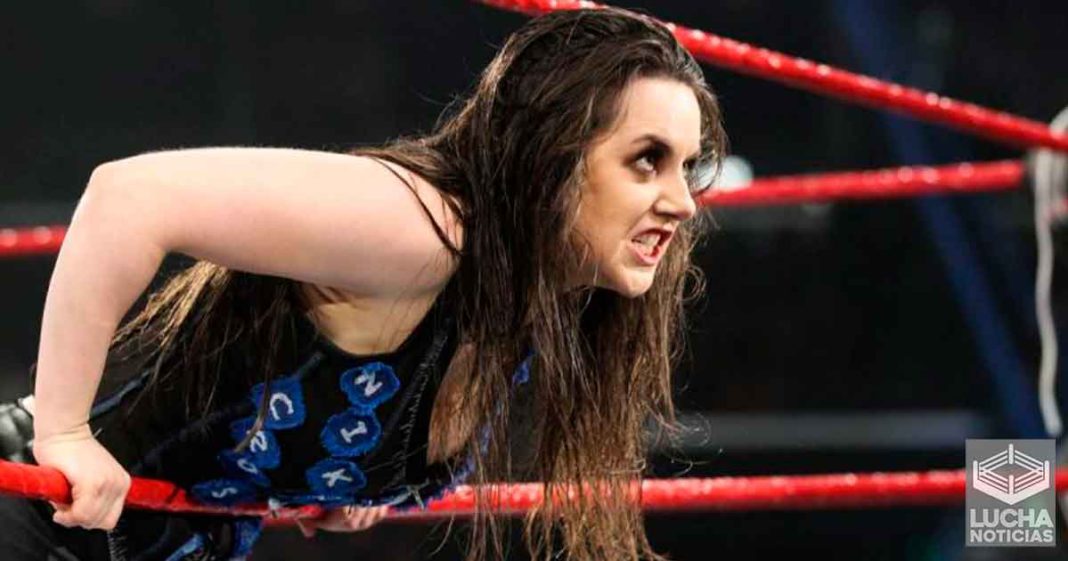 Nikki Cross revela a la mente maestra de su spot en la mesa de comentarios