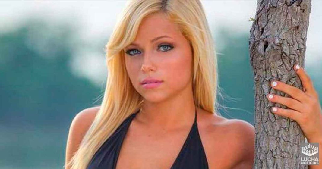 Liv Morgan y sus fotos en Hooters