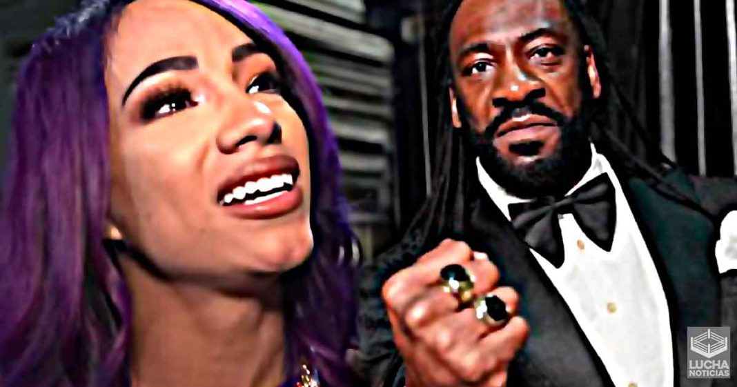 Sasha Banks y Booker T se dan duro