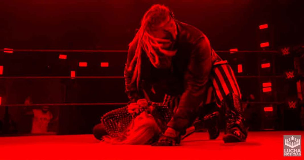 The Fiend ataca a Alexa Bliss