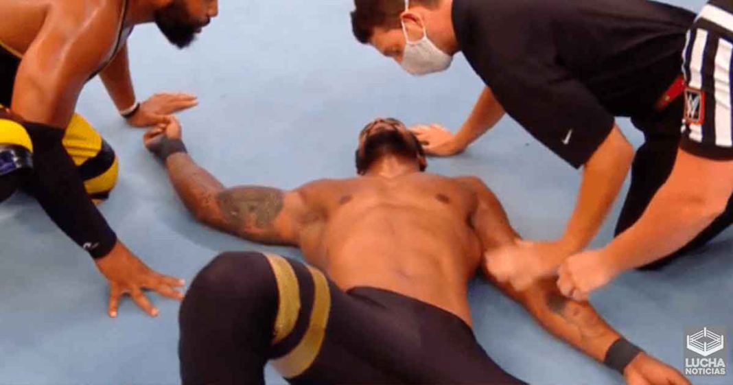 Montez Ford es envenenado en WWE RAW