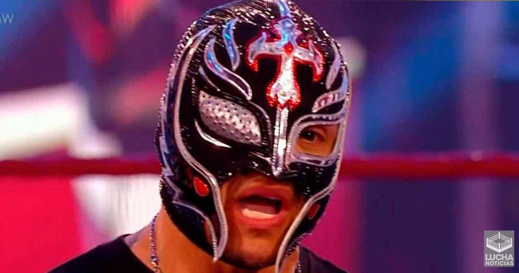 Rey Mysterio se está recuperando de su lesion en el ojo