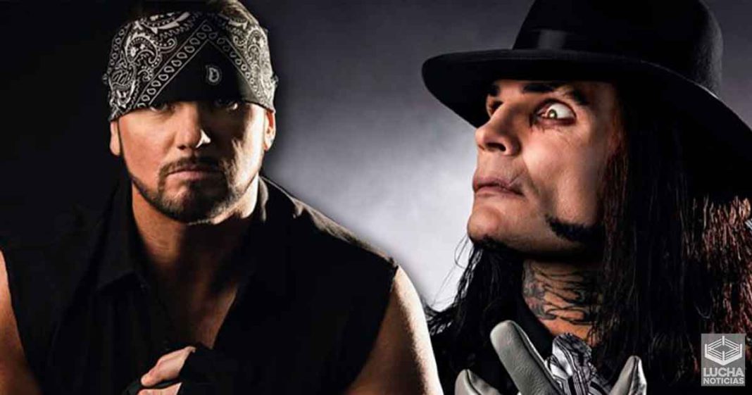AJ Styles y Jeff Hardy se disfrazan de The Undertaker AJ Styles y Jeff Hardy se disfrazan de The Undertaker