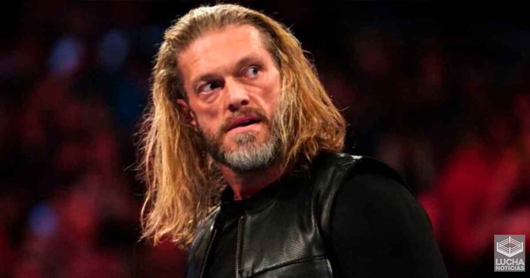 Edge es criticado por su trabajo creativo en backstage