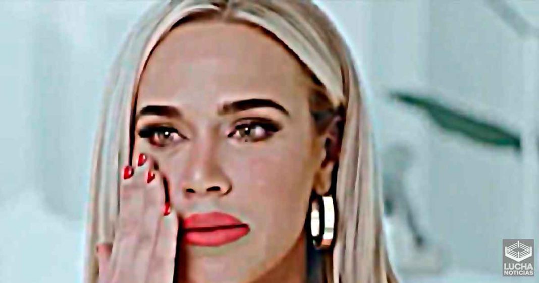 Lana rompe en llanto al hablar de los fans que quieren que sea despedida de WWE