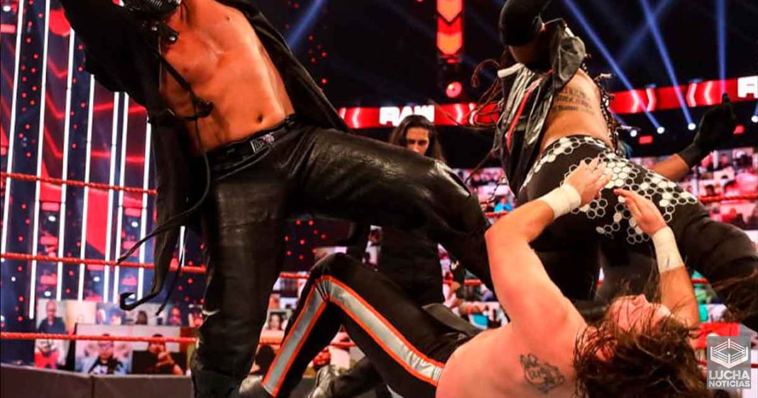 Razón por la cual RETRIBUTION atacó a Tucker en WWE RAW