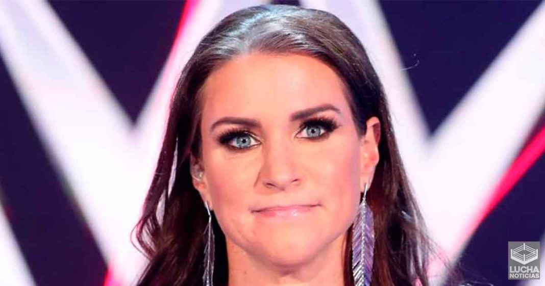 Stephanie McMahon le dijo a dos superestrellas femeniles que son las unicas haciendo dinero en WWE