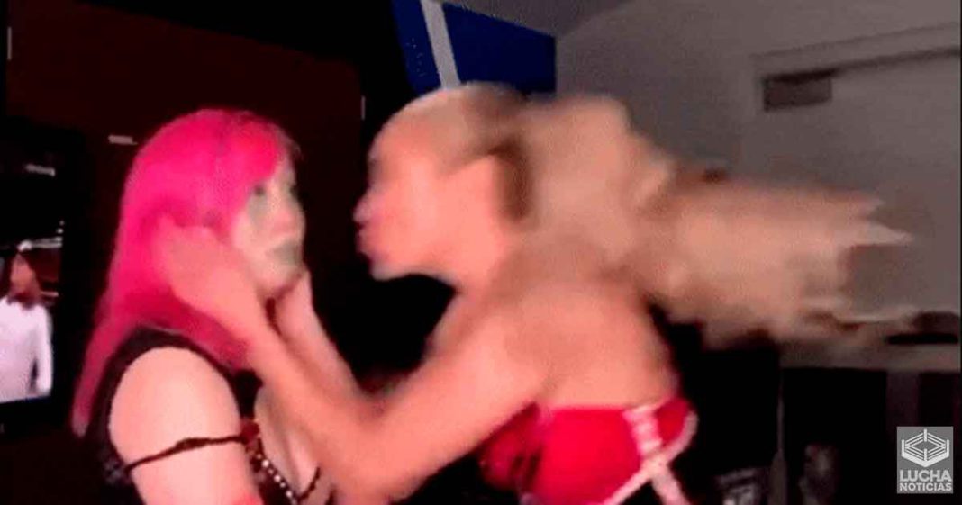 Lana besa a Asuka en la boca y lo comparte en redes sociales