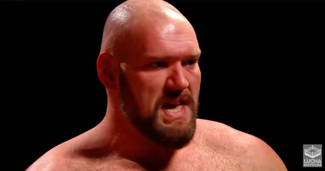 Lars Sullivan ya no está asistiendo a las grabaciones de SmackDown