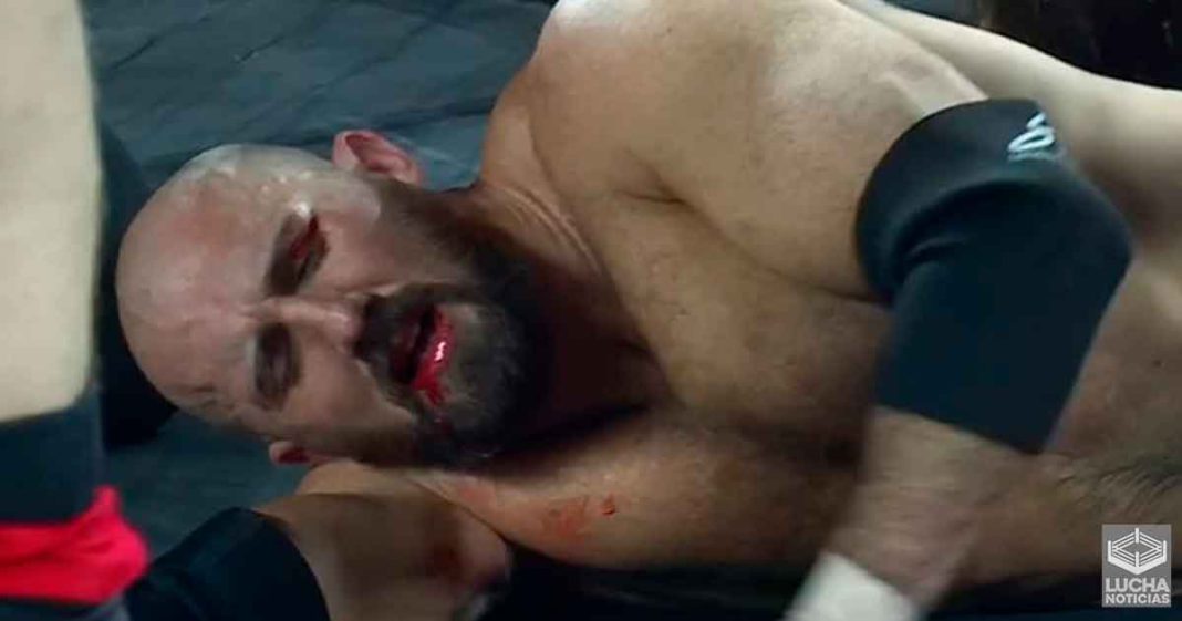 Oney Lorcan fue atendido por los médicos al terminar TakeOver: WarGames