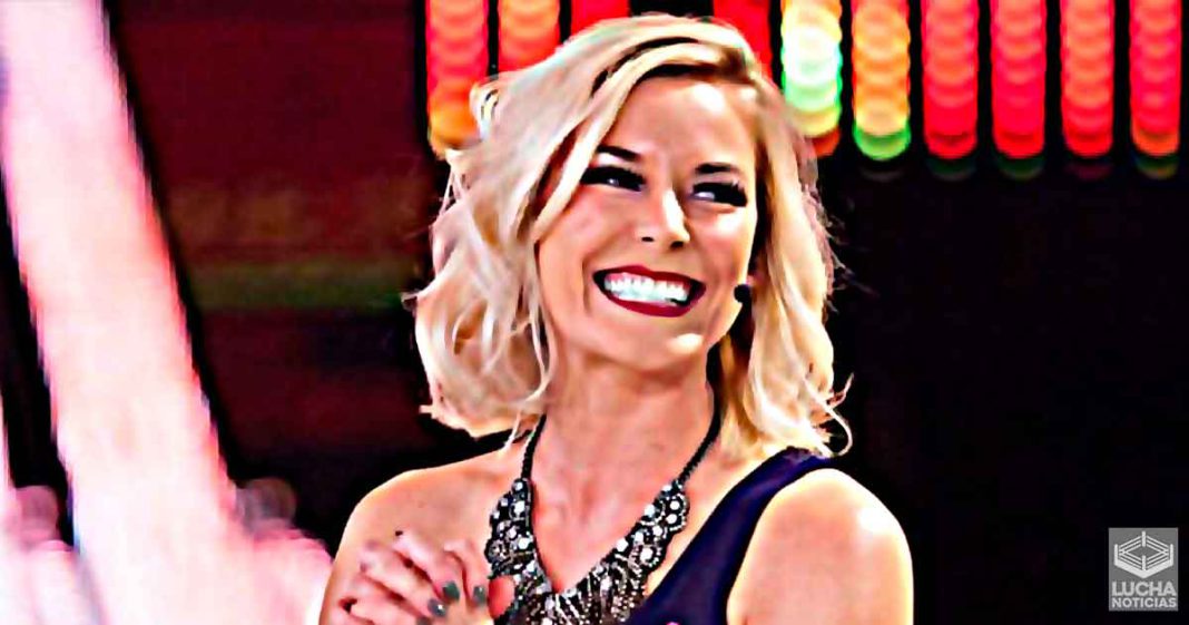 Renee Young muestra su embarazo por primera vez