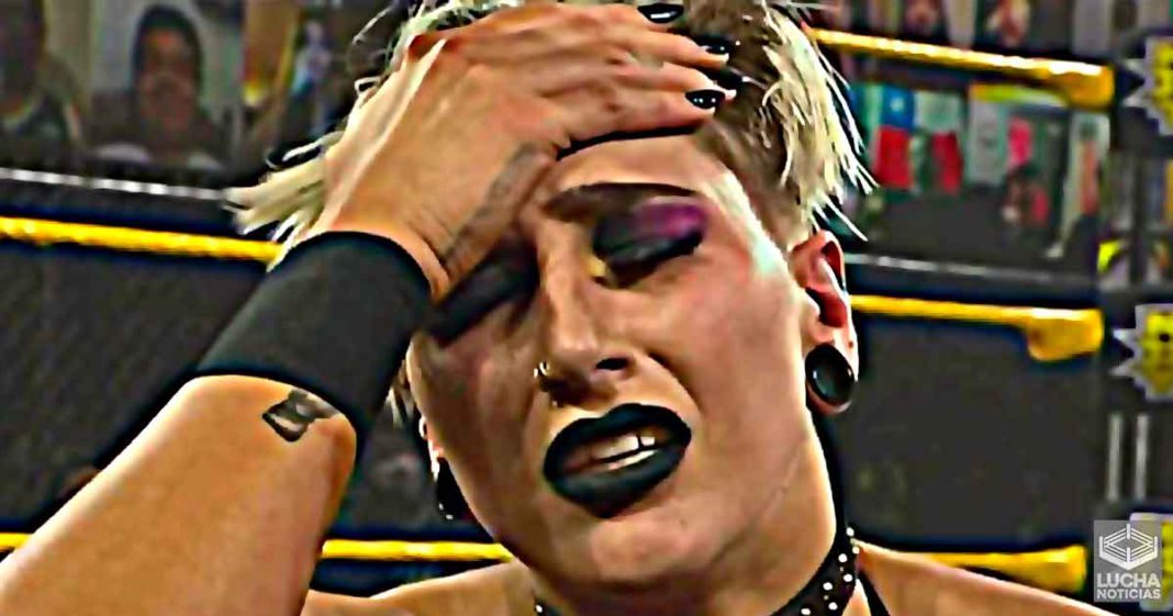 Rhea Ripley sufre terrible herida en el oido durante WWE NXT