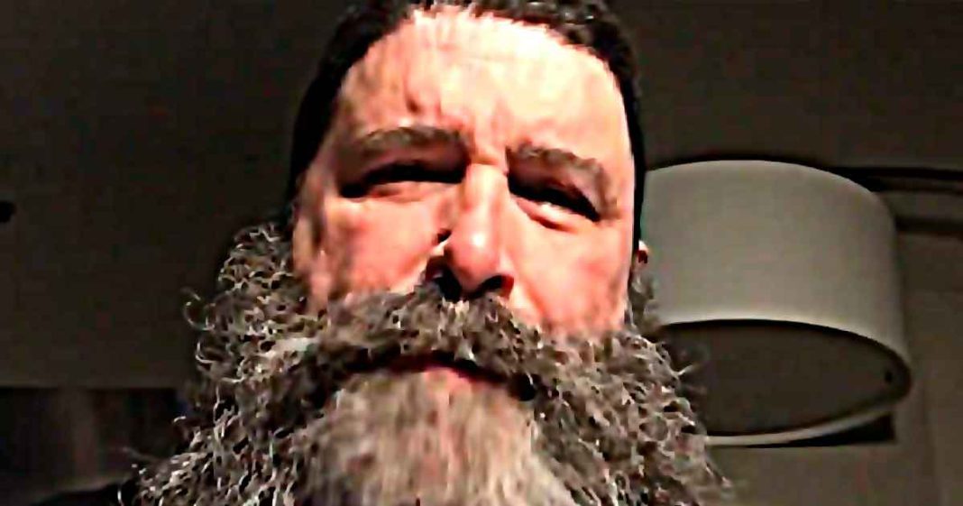 La leyenda violenta de WWE Mick Foley dio positivo a Covid-19