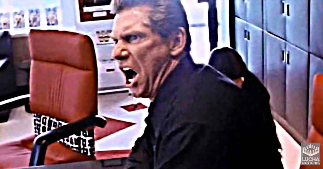 Vince McMahon no deja que nadie duerma antes que él en sus vuelos
