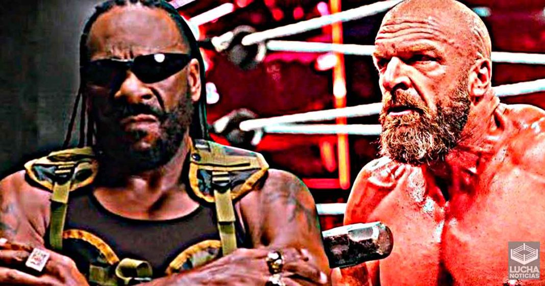 Booker T quiere luchar con Triple H en Arabia Saudita