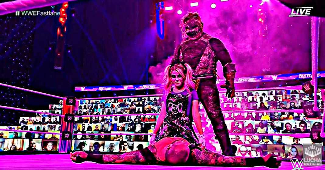 Alexa Bliss cubre a Randy Orton en posición atrevida y su esposa se enoja