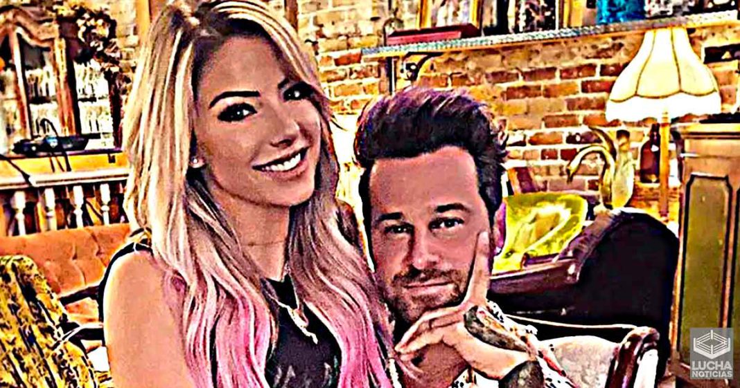 Alexa Bliss y Ryan Cabrera se hacen un tatuaje juntos