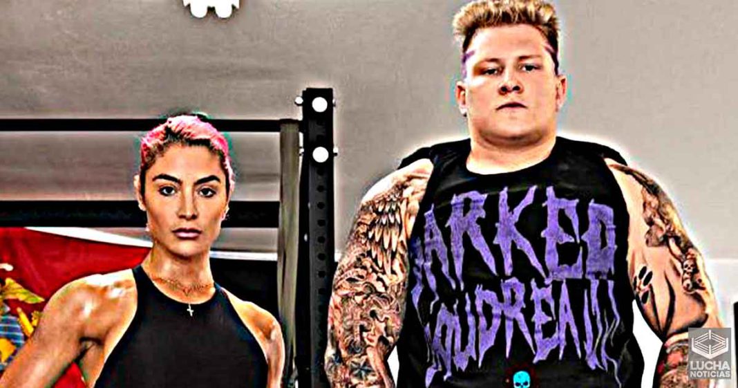 El gemelo de Brock Lesnar Parker Boudreaux entrena con Eva Marie