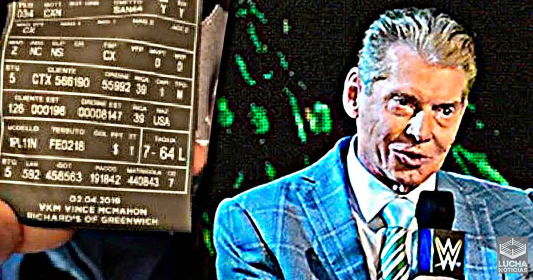 Fanático compra las chaquetas de Vince McMahon