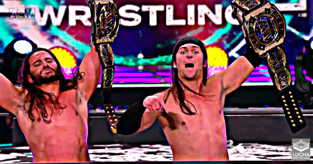 Los Young Bucks retienen el campeonato mundial de parejas de AEW en Revolution
