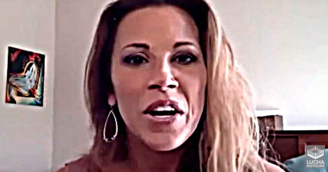 Mickie James arremete con WWE por promocionarla como una luchadora de más de 40 años de edad