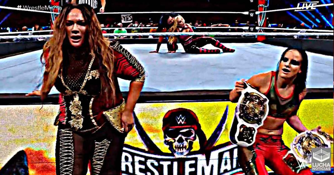 Nia Jax y Shayna Baszler retienen el campeonato femenil de parejas en WrestleMania