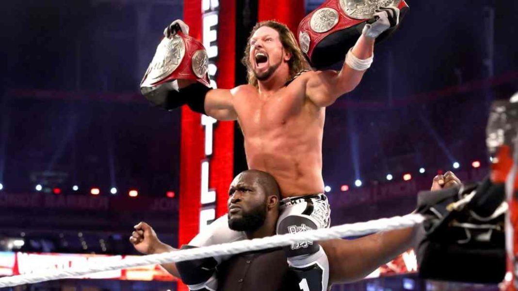Se revela la situación actual de AJ Styles y Omos en la WWE