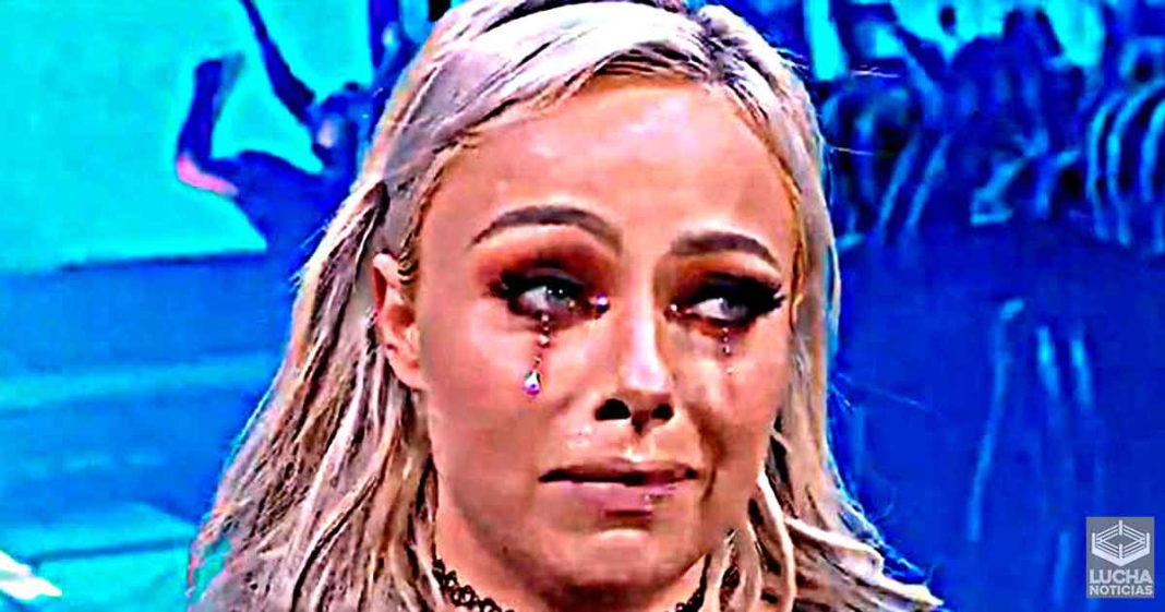 Liv Morgan rompe en llanto frente a los fans durante WWE SmackDown