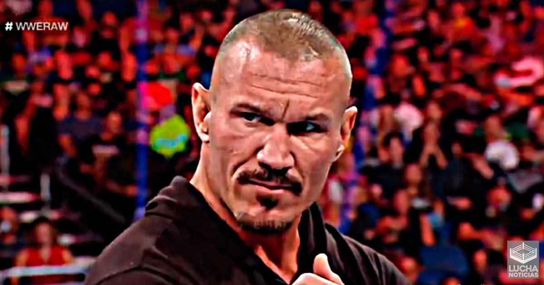 Randy Orton regresa y traiciona a Matt Riddle