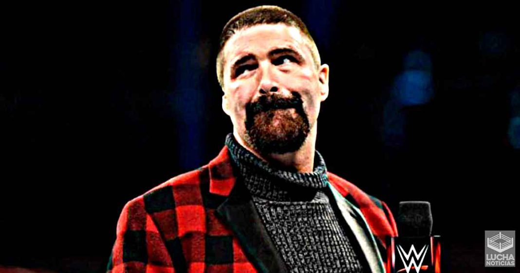 Mick Foley explica por qué AEW es un problema para WWE
