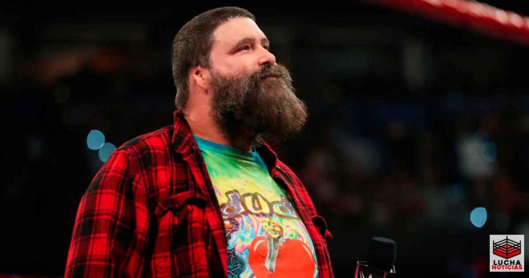 Mick Foley expone a WWE por despidos