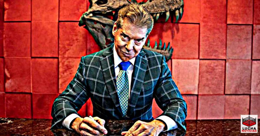 Vince McMahon quería despedir a WWE Hall Of Famer - No lo hizo y contrató a tres miembros de su familia Vince McMahon quería despedir a WWE Hall Of Famer - No lo hizo y contrató a tres miembros de su familia