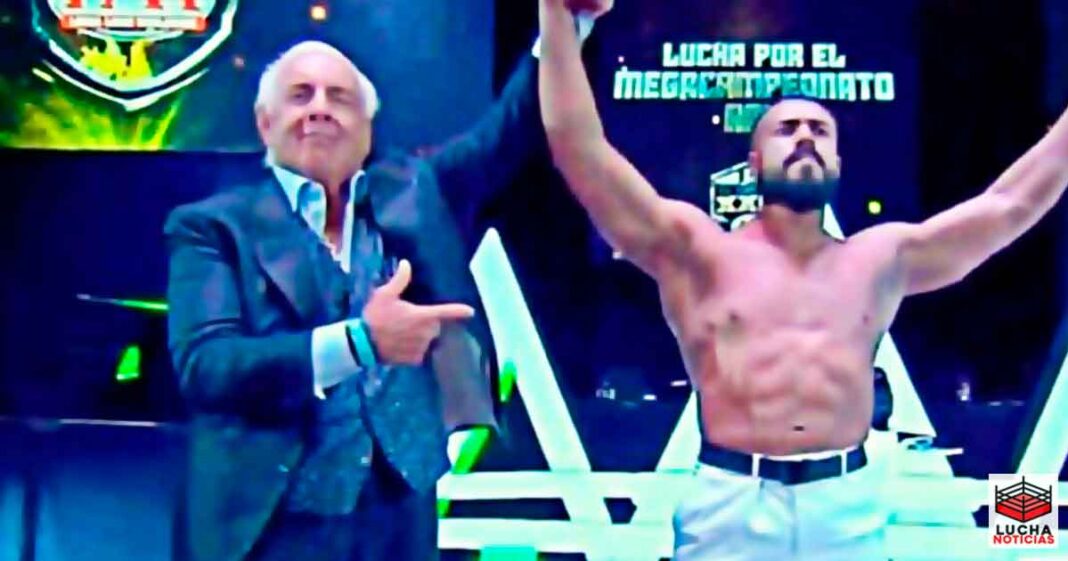 Andrade El Ídolo insinua la llegada de Ric Flair a AEW