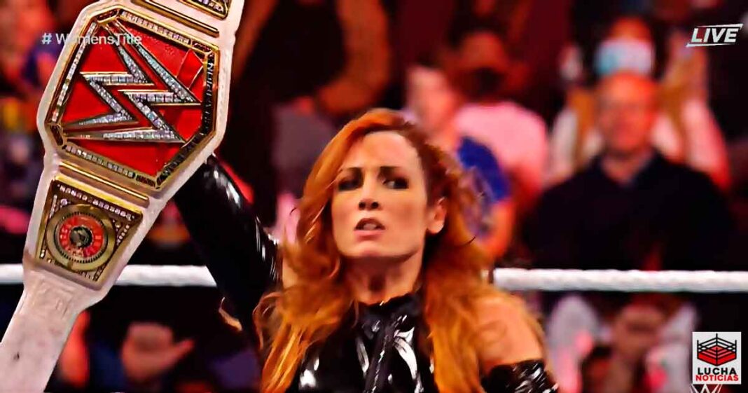 Becky Lynch vence a Liv Morgan y retiene en WWE Day 1