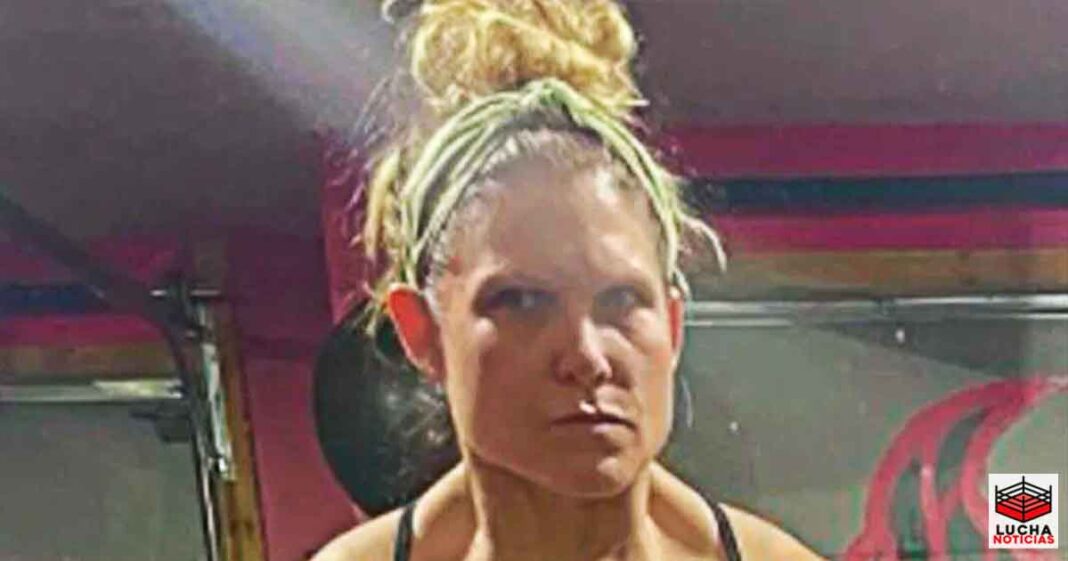 Beth Phoenix comparte gran selfie en el gimnasio
