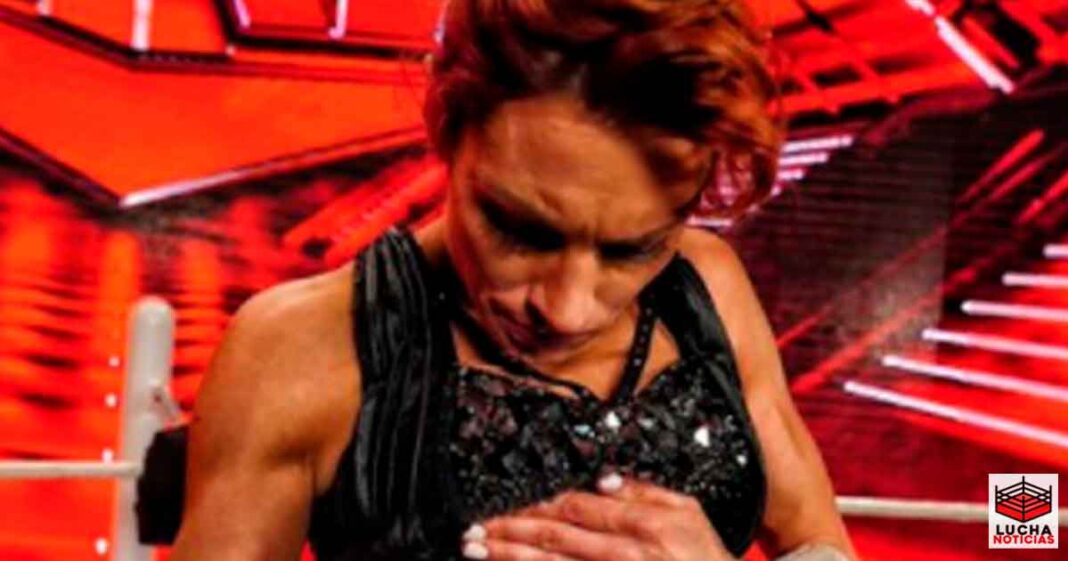 Becky Lynch muestras sus terribles cicatrices hechas en RAW