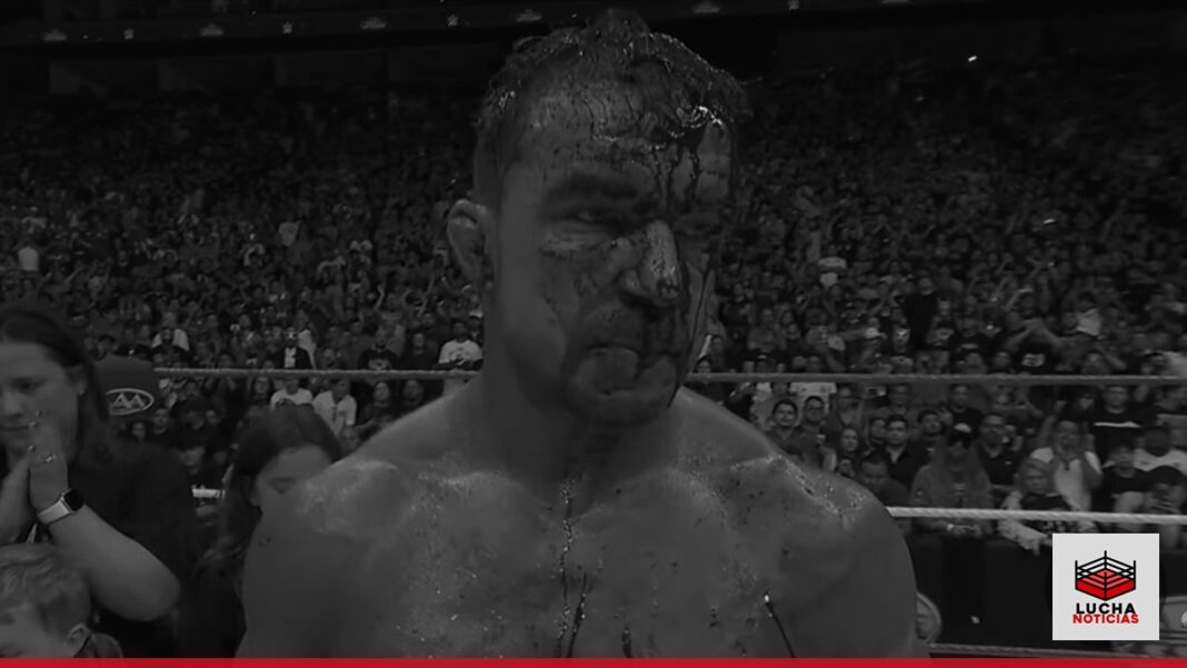 Chad Gable en escala de grises sin máscara en Arena Monterrey